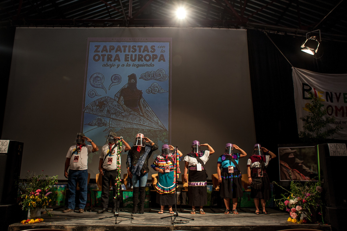 The squadron 421 making salutation to the zapatista anthem